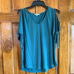 Green Envelope Green Short Sleeve Top